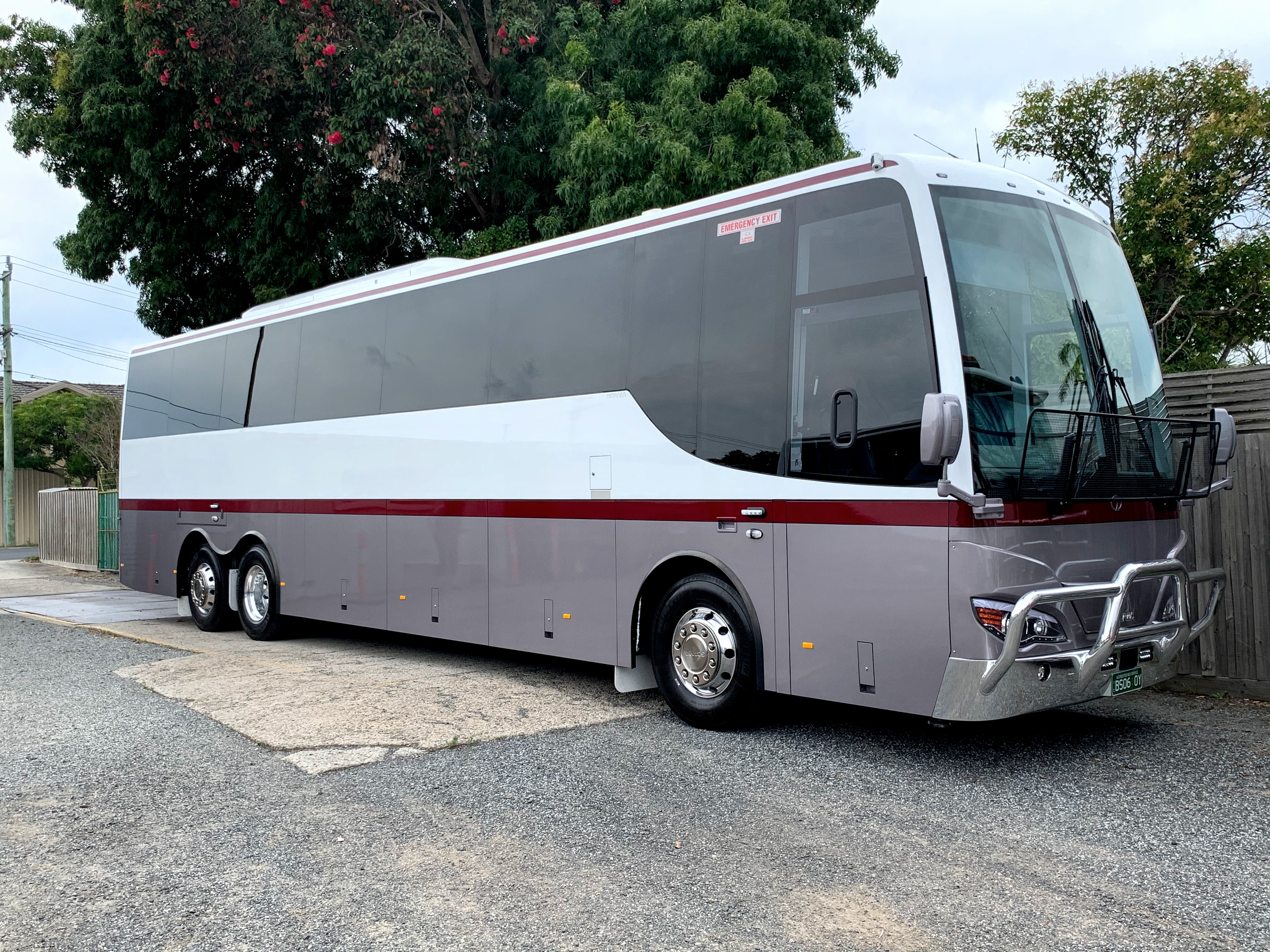 Deluxe Coachlines - About Us